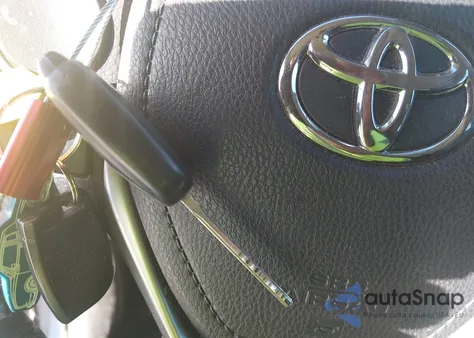 2017 Toyota Rav4 Xle z USA, uszkodzony, nr VIN 2T3RFREV4HW593383